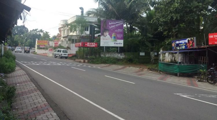 മാങ്ങാനം സ്കൂൾ ജങ്ഷനിൽ അപകട സാധ്യത വർധിക്കുന്നു. നോക്കുകുത്തിയായി ജംങ്ഷനിലെ ഉമ്മാക്കി ഹബ്ബും.