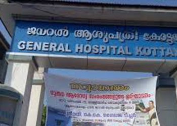 അർധരാത്രി ജനറൽ ആശുപത്രിയ്ക്കു മുകളിൽ മരം വീണു: ആശുപത്രി വളപ്പിലെ മരം മറിഞ്ഞു വീണത് പതിനൊന്നാം വാർഡിനു മുകളിൽ; രോഗികളുടെ മൂന്ന് കൂട്ടിരിപ്പുകാർക്ക് പരിക്ക്