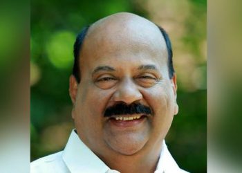 മാണി എന്ന പേരിനെ കൈവിടാതെ പാലായുടെ ജന മനസ്സ്. പാലായിൽ മാണി തന്നെയോ? മുന്നിൽ നിൽക്കുന്നത് എൽഡി എഫിന്റെ മാണി എന്ന വ്യത്യാസം. ആദ്യ ഫല സൂചനകളിൽ യു ഡി എഫിനെ കൈ വിട്ടു പാലാ മണ്ഡലം. കേരള കോൺഗ്രസ്സിലെ ചേരിപ്പോര് പാലായെ കൈവിടുമോ?