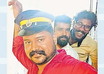 പോലീസ് തൊപ്പി കുറച്ചു നേരം എനിക്കിരിക്കട്ടെ !! സ്റ്റേഷനിൽ പൊലീസ് തൊപ്പിവച്ച് സിപിഎം ബ്രാഞ്ച് സെക്രട്ടറിയുടെ സെൽഫി