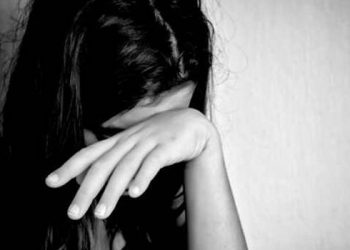 സ്വന്തം ഭാര്യയെ ഭർത്താവ് സൃഹൃത്തിനു കാഴ്ച്ച വെച്ചു . രണ്ടു പേരും കൂടി പീഡിപ്പിച്ച ഭാര്യ അവശനിലയിൽ.  പ്രതികൾക്കെതിരെ അന്യോഷണം ഊർജിതം.  സംഭവം സാക്ഷര കേരളത്തിൽ