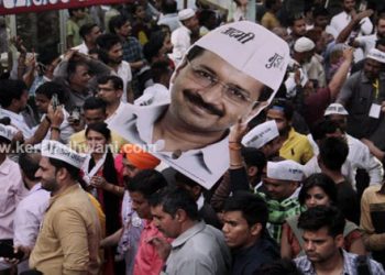 ബി ജെ പിയെയും കോൺഗ്രസിനെയും മുട്ട് കുത്തിച്ച്  ഡൽഹിയിൽ അരവിന്ദ് കെജ്‌രിവാളിന്റെ ആം ആദ്മി പാർട്ടി അധികാരം പിടിച്ചെടുത്തു.  സീറ്റുകൾ തൂത്തു വാരി. ഇത് താൻടാ സാധാരണക്കാരന്റെ പാർട്ടി..