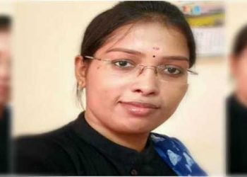 കണ്ണൂരിലെ അക്രമ രാഷ്ട്രീയത്തിന്റെ ഇരയായ അന്നത്തെ “അസ്‌ന” എന്ന കൊച്ചു പെൺകുട്ടി ഡോക്ടറായി ഇന്നു ചുമതലയേറ്റു.  ഈ മധുരം അന്നത്തെ മുഖ്യമന്ത്രി ഉമ്മൻ ചാണ്ടിക്കും, സ്നേഹമുള്ള നാട്ടുകാർക്കും സ്വന്തം !!