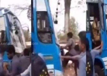 വിദ്യാര്‍ഥികളെ വണ്ടി കയറ്റിക്കൊല്ലാന്‍ ഡ്രൈവറുടെ ശ്രമം;ബസിനു മുമ്പില്‍ കുടുങ്ങിയ വിദ്യാര്‍ഥി രക്ഷപ്പെട്ടത് തലനാരിഴയ്ക്ക്