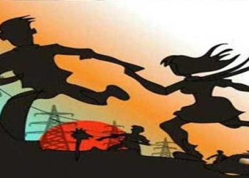 പൂജപ്പുര സെൻട്രൽ ജയിലിൽ പ്രതിയായ ഭർത്താവിനെ കാണാൻ എത്തിയ യുവതി പ്രണയം മൂത്ത്  മറ്റൊരു തടവുകാരനോടൊപ്പം ഒളിച്ചോടി ; യുവതിയെയും കാമുകനെയും  പൊലീസ് പിടികൂടിയത് പാലക്കാട്  നിന്നും..