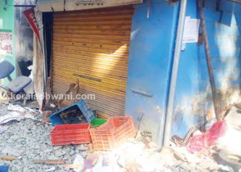 കോട്ടയം തിരുവാർപ്പിൽ അർദ്ധരാത്രി വീടിനും കടയ്ക്കും നേരേ ആക്രമണം; ഉപകരണങ്ങളും സാധനങ്ങളും തല്ലി  തകർത്തു