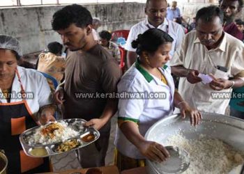 കോട്ടയത്ത് വിശപ്പുരഹിത കേരളം ഭക്ഷണശാല ഹിറ്റോട് ഹിറ്റ് !! ഹിറ്റായി മാറിയ കോട്ടയത്തെ ഉച്ചഭക്ഷണ ശാലയിൽ നിന്നും ഭക്ഷണം കഴിച്ച് ഫിറ്റോടു ഫിറ്റ് ആകാം !!