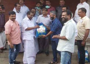 കൊറോണയെ വിട ! പട്ടിണിയെ വിട ! എന്നന്നേക്കും വിട; കൊറോണ പട്ടിണിയുടെ ദുരിതകാലമാകാതിരിക്കാനുള്ള കൈത്താങ്ങുമായി ടി.ബി റോഡ് മർച്ചന്റ്‌സ് അസോസിയേഷൻ.