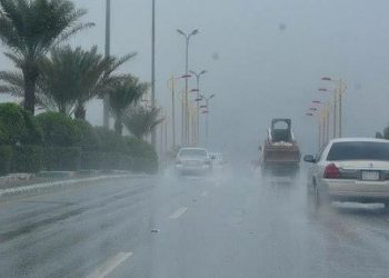 സൗദിയില്‍ അതി ശക്തമായ കാറ്റും മഴയും; ഗതാഗത തടസ്സം