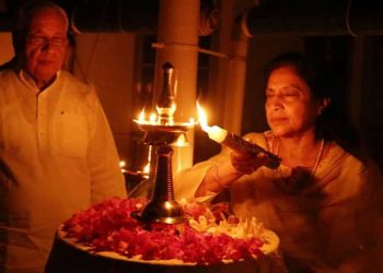 പ്രതീക്ഷയുടെ പ്രകാശം പരക്കട്ടെ.. കോവിഡ് വിരുദ്ധ പോരാട്ടം വിജയിക്കട്ടെ! പ്രധാനമന്ത്രിയുടെ ആഹ്വാനം ഏറ്റെടുത്തു ഇന്ത്യൻ ജനത