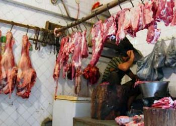 അ​റ​വു​ശാ​ല​ക​ളി​ൽ മാ​ട്ടി​റ​ച്ചി​ക്ക് പലയിടത്തും അമിതവില;  മാംസാഹാരം ഉപേക്ഷിച്ച് ജനങ്ങൾ