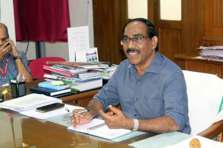 നിയന്ത്രണങ്ങള്‍ പൂര്‍ണമായും നീക്കിയിട്ടില്ല; ജാഗ്രത തുടരണമെന്ന് കളക്ടർ