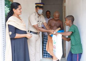 പാർക്കിസൻസ് എന്ന രോഗം ബാധിച്ച് ബുദ്ധിമുട്ടുന്ന രാമപുരം സ്വദേശിക്കും അദ്ദേഹത്തിന്റെ ഭിന്നശേഷിയുള്ള മകനും കരുതലിന്റെ മാതൃകയായി രാമപുരം പോലീസ്