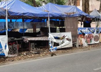 കോട്ടയം ജില്ലയിൽ വിശക്കുന്നവർക്ക് ഭക്ഷണം നൽകി വരുന്ന സ്നേഹക്കൂട് അഭയകേന്ദ്രത്തിന്റെ തട്ടുകട സാമൂഹ്യവിരുദ്ധർ തല്ലി  തകർത്തു; സംഭവം കളത്തിൽ പടിയിൽ;