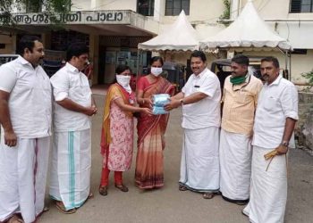 കോവിഡ് പ്രതിരോധ പ്രവർത്തനങ്ങളുടെ ഭാഗമായി കേരള യൂത്ത് ഫ്രണ്ട് (എം) മാസ്ക്കൾ വിതരണം ചെയ്തു