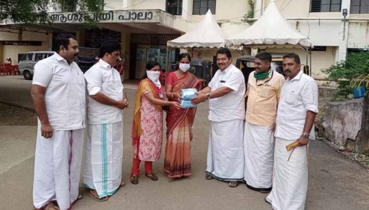 കോവിഡ് പ്രതിരോധ പ്രവർത്തനങ്ങളുടെ ഭാഗമായി കേരള യൂത്ത് ഫ്രണ്ട് (എം) മാസ്ക്കൾ വിതരണം ചെയ്തു