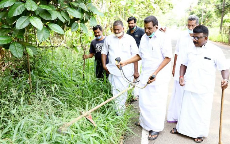 കളത്തിക്കടവ് പാലം മുതൽ കൊല്ലാട് ജംഗ്ഷൻ വരെ ശുചീകരണ പ്രവർത്തനങ്ങൾ നടത്തി