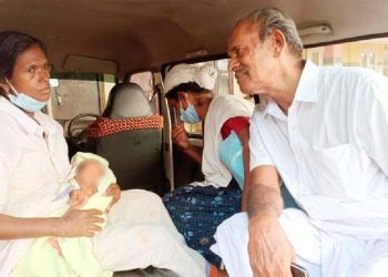 പ്രസവം കഴിഞ്ഞ്  കോട്ടയം മെഡിക്കൽ കോളജിൽ നിന്നും എത്തിയവരെ വീട്ടിൽ കയറ്റാതെ നാട്ടുകാർ; അവസാനം രക്ഷയായത് നവജീവൻ തോമസ് ചേട്ടൻ