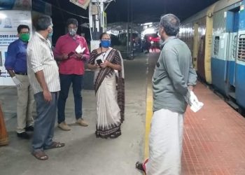 ഉറക്കം മറന്ന് കോട്ടയത്തെ ഉദ്യോഗസ്ഥര്‍; നന്ദി പറഞ്ഞ് അതിഥി തൊഴിലാളികള്‍