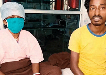 കോവിഡിന്റെ പേരില്‍ ആശുപത്രികളില്‍ ചികിത്സ നിഷേധിച്ചു, വേദനകൊണ്ട് പുളയുകയായിരുന്ന ഭാര്യയെ ആശുപത്രിയിലെത്തിക്കാന്‍ യുവാവ് സൈക്കിളോടിച്ചത് 100 കിലോമീറ്റര്‍