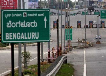 ഇന്ന് രാത്രി മുതല്‍ ബംഗളൂരുവില്‍ ലോക്ഡൗണ്‍ ആരംഭിക്കും; നേരത്തെ ഷെഡ്യൂള്‍ ചെയ്ത ഫ്‌ളൈറ്റുകളും ട്രെയിനുകളും സര്‍വ്വീസ് നടത്തും. ഈ അവസരത്തില്‍ യാത്രക്കാരുടെ ടിക്കറ്റുകളെ പാസായി പരിഗണിക്കും.