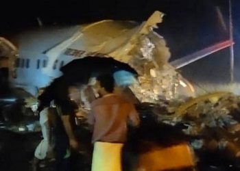 കേരളത്തെ കണ്ണീരിലാഴ്‍ത്തി കോഴിക്കോട് കരിപ്പൂരിൽ വിമാനാപകടം; 14 പേർ മരിച്ചു
