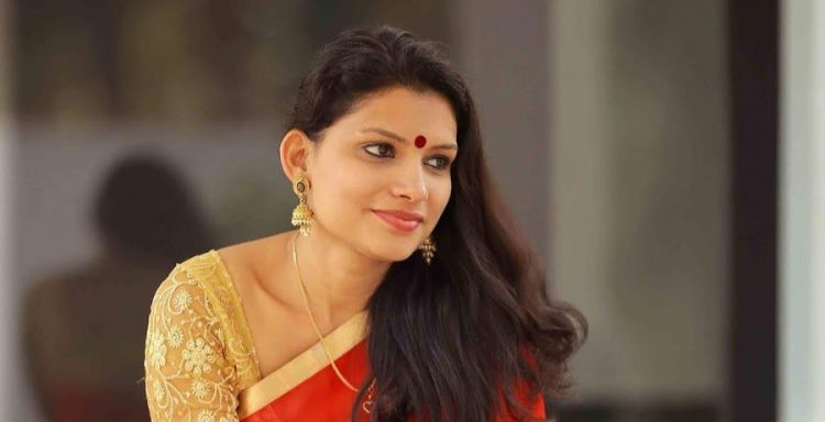 പണിക്ക് പോകാതെ ലിസ്റ്റ് നോക്കിയിരുന്നവര്‍ക്ക് നല്ലത് ആത്മഹത്യയാണ്; അനുവിനെ ക്രൂരമായി അധിക്ഷേപിച്ച് രശ്മി ആര്‍ നായര്‍