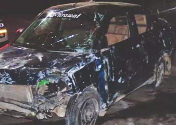 അമിത വേഗതിയിലെത്തിയ കാര്‍ ഡിവൈഡറില്‍ തട്ടി മൂന്ന് വട്ടം തലകീഴായി മറിഞ്ഞു; കാറിലുണ്ടായിരുന്ന 11കാരന്റെ തല അറ്റ് റോഡില്‍ വീണു, ദാരുണ സംഭവം ഡല്‍ഹിയില്‍