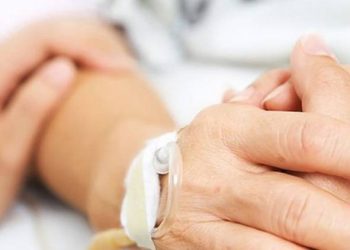 കൊവിഡ് രോഗികള്‍ക്ക് കൂട്ടിരിപ്പുകാരെ അനുവദിച്ചു