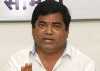 വാട്ട്സാപ്പ് ഗ്രൂപ്പില്‍ പോണ്‍ വീഡിയോ അയച്ച് ഗോവ ഉപമുഖ്യമന്ത്രി; താന്‍ ഉറക്കത്തിലായിരുന്നും, ഹാക്ക് ചെയ്യപ്പെട്ടതോ മറ്റാരെങ്കിലും തട്ടിപ്പ് നടത്തിയതോ ആണെന്ന് വിശദീകരണം; ഉപമുഖ്യമന്ത്രിക്ക് എതിരെ പരാതിയുമായി ഗോവ ഫോര്‍വേഡ് പാര്‍ട്ടിയുടെ വനിതാവിഭാഗം