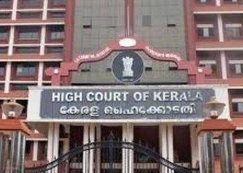 സര്‍ക്കരിന് തിരിച്ചടി: തിരുവനന്തപുരം വിമാനത്താവളം അദാനിക്ക് നല്‍കിയത് ചോദ്യം ചെയ്ത ഹര്‍ജി തള്ളി