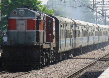 ജനശതാബ്ദി ട്രെയിനുകള്‍ കേരളത്തില്‍ സ്റ്റോപ്പുകള്‍ പുനഃസ്ഥാപിച്ചു