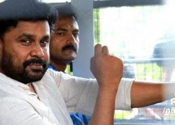 നടിയെ ആക്രമിച്ച കേസിൽ വിചാരണ കോടതി മാറ്റില്ല. സർക്കാരിന്റേയും നടിയുടേയും ഹർജികൾ ഹൈക്കോടതി തള്ളി