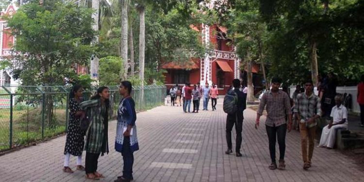 സംസ്ഥാനത്ത് കോളേജുകള് ജനുവരി നാല് മുതല് തുറക്കും; ശനിയാഴ്ചകളിലും ക്ലാസ്സ്