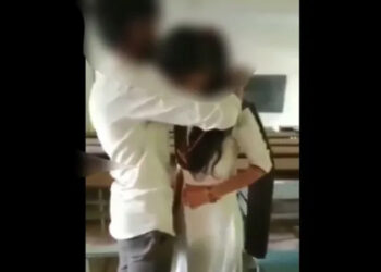 ക്ലാസ് മുറിയിൽ കുട്ടികളുടെ താലികെട്ട്.. വീഡിയോ വൈറലായപ്പോൾ കുട്ടികൾ സ്‌കൂളിന് പുറത്ത്..