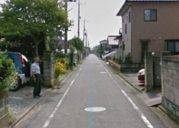 വീടിന്റെ ചിത്രം തിരഞ്ഞു, ലഭിച്ചത് മരണപ്പെട്ട അച്ഛന്‍ റോഡരികില്‍ നില്‍ക്കുന്ന ചിത്രം; ഗൂഗിള്‍ എര്‍ത്തിന് നന്ദി പറഞ്ഞ് യുവാവ്