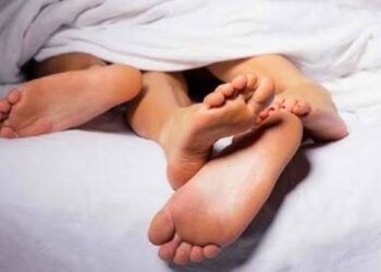 ലൈം​ഗിക ബന്ധത്തിനിടെ ശബ്ദം അൽപ്പം കുറയ്ക്കാൻ പറ്റുമോ; ദമ്പതികൾക്ക് കത്തയച്ച് അയൽക്കാർ