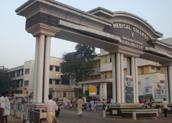 കൊവിഡ് ഡ്യൂട്ടി ഓഫ് വെട്ടികുറച്ചു; തിരുവനന്തപുരം മെഡിക്കല്‍ കോളേജില്‍ നഴ്‌സുമാരുടെ പ്രതിഷേധം