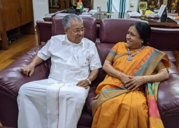 സുഹൃത്തേ.. സഖാവ് പിണറായി വിജയനും തൈക്കണ്ടിയില്‍ ആണ്ടി മാസ്റ്ററുടെ മകള്‍ കുമാരി ടി. കമലയും തമ്മിലുള്ള വിവാഹം 1979 സെപ്റ്റംബര്‍ രണ്ടാം തീയതി തലശ്ശേരി ടൗണ്‍ഹാളില്‍ വെച്ച് നടത്തുന്നതാണ്. വിവാഹ വാര്‍ഷിക ദിനത്തില്‍ പുതുചിത്രം പങ്കുവെച്ച് മുഖ്യമന്ത്രി, തരംഗമായി വിവാഹക്ഷണപത്രവും