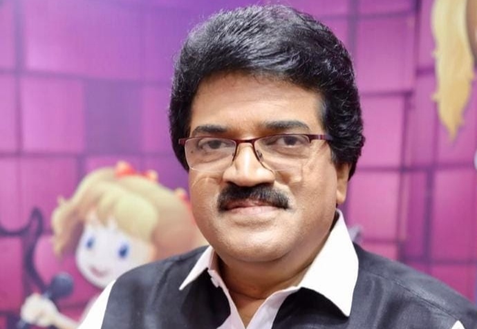 മോന്സന് എം ജി ശ്രീകുമാറിനു നല്കിയ ‘ബ്ലാക് ഡയമണ്ട്’ മോതിരത്തിന്റെ വില വെറും 300 രൂപ