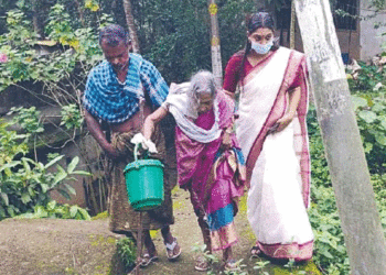 മണൽ മാഫിയയ്ക്ക് എതിരെ ഒറ്റയ്ക്ക് പോരാടിയ ഡാളി അമ്മൂമ്മയ്ക്ക് കൂട്ട് രോഗവും പട്ടിണിയും; അമ്മൂമ്മയുടെ സംരക്ഷണം ഏറ്റെടുത്ത് ജില്ലാ പഞ്ചായത്ത്