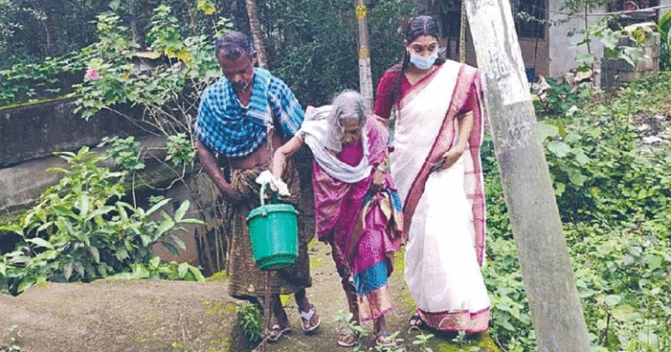 മണൽ മാഫിയയ്ക്ക് എതിരെ ഒറ്റയ്ക്ക് പോരാടിയ ഡാളി അമ്മൂമ്മയ്ക്ക് കൂട്ട് രോഗവും പട്ടിണിയും; അമ്മൂമ്മയുടെ സംരക്ഷണം ഏറ്റെടുത്ത് ജില്ലാ പഞ്ചായത്ത്