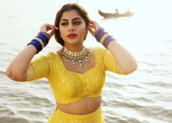 മഞ്ഞ കളറിൽ തിളങ്ങി സൗന്ദര്യത്തിന്റെ നെറുകയിൽ  മീര നന്ദൻ