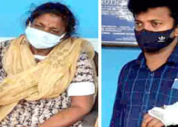 ഭാര്യ ഉപേക്ഷിച്ച് പോയി, കാമുകനെയും മാതാവിനെയും വീട്ടില്‍ക്കയറി വെട്ടി യുവാവ്