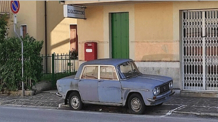 47 വര്ഷമായി ഒരേ സ്ഥലത്ത് പാര്ക്കിങ്ങ് : ഇറ്റലിയില് വിന്റേജ് കാര് സ്മാരകമാക്കാനൊരുങ്ങി അധികൃതര്