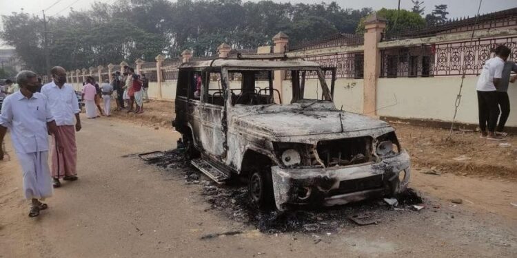 കിഴക്കമ്പലത്തെ കിറ്റക്സിൽ വിശദമായ പരിശോധനക്ക് സംസ്ഥാന സർക്കാർ നീക്കം; വിശദമായ പരിശോധന നടത്തുമെന്ന് തൊഴിൽവകുപ്പ് മന്ത്രി, കമ്മീഷണറെ ചുമതലപ്പെടുത്തി