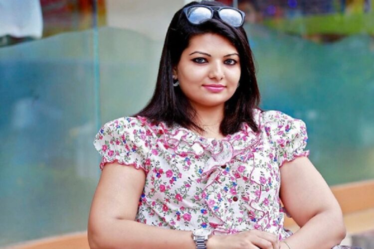 ആരെയെങ്കിലും വെള്ള പൂശാനോ ന്യായീകരിക്കാനോ ആയിരുന്നില്ല ആ പോസ്റ്റ്; തീര്‍ച്ചയായും ഇരയ്‌ക്കൊപ്പം, വിശദീകവണ കുറിപ്പുമായി സാന്ദ്ര തോമസ്