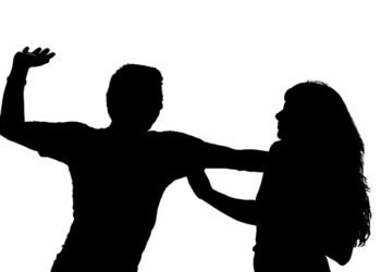 കോഴിക്കോട് മെഡിക്കല്‍ കോളജിലെത്തിയ സ്ത്രീയെ സുരക്ഷാ ജീവനക്കാരന്‍ മര്‍ദ്ദിച്ചു