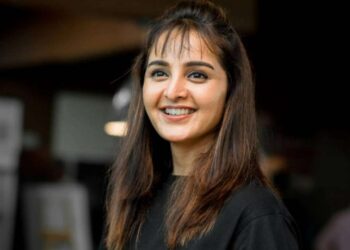 ഒറ്റ രൂപ പോലും വാങ്ങിയില്ല, 80 കോടിയുടെ വസ്തുവകകള്‍ തിരിച്ചേല്പിച്ച് മാന്യതയോടെ അവര്‍ ഇറങ്ങിവന്നു; മഞ്ജുവിന്റെ വിവാഹമോചനത്തെ കുറിച്ച് മനസ്സുനിറയ്ക്കുന്ന കുറിപ്പ്