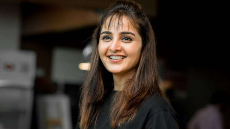 ഒറ്റ രൂപ പോലും വാങ്ങിയില്ല, 80 കോടിയുടെ വസ്തുവകകള്‍ തിരിച്ചേല്പിച്ച് മാന്യതയോടെ അവര്‍ ഇറങ്ങിവന്നു; മഞ്ജുവിന്റെ വിവാഹമോചനത്തെ കുറിച്ച് മനസ്സുനിറയ്ക്കുന്ന കുറിപ്പ്